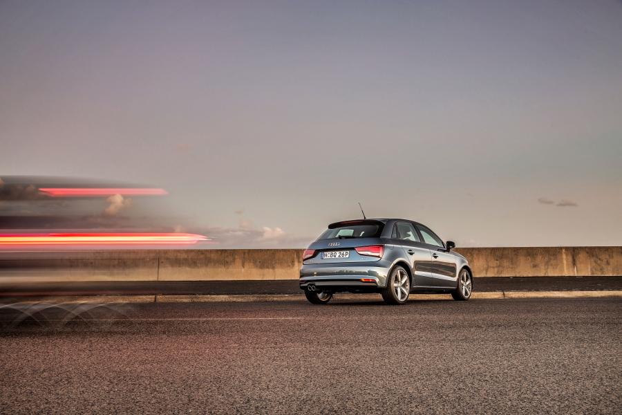  Audi A1 Sportback TFSI (8X) 2015 года  (AU) (фото 6 из 26)